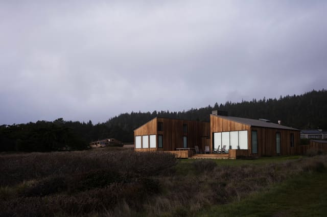 Photography by Sam Bloomberg-Rissman - S2509908